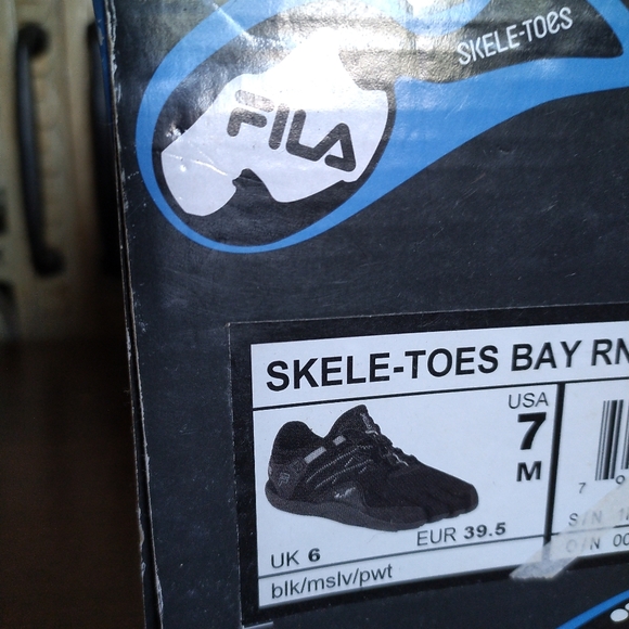 FILA SKELE-TOES WOMEN'S SIZE 7 NEW IN BOX - Picture 2 of 8